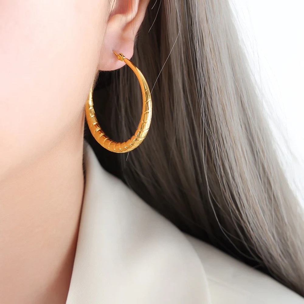 NEW💎18K Gold Large Hoop Earrings*Thin Hoops - Picture 2 of 4